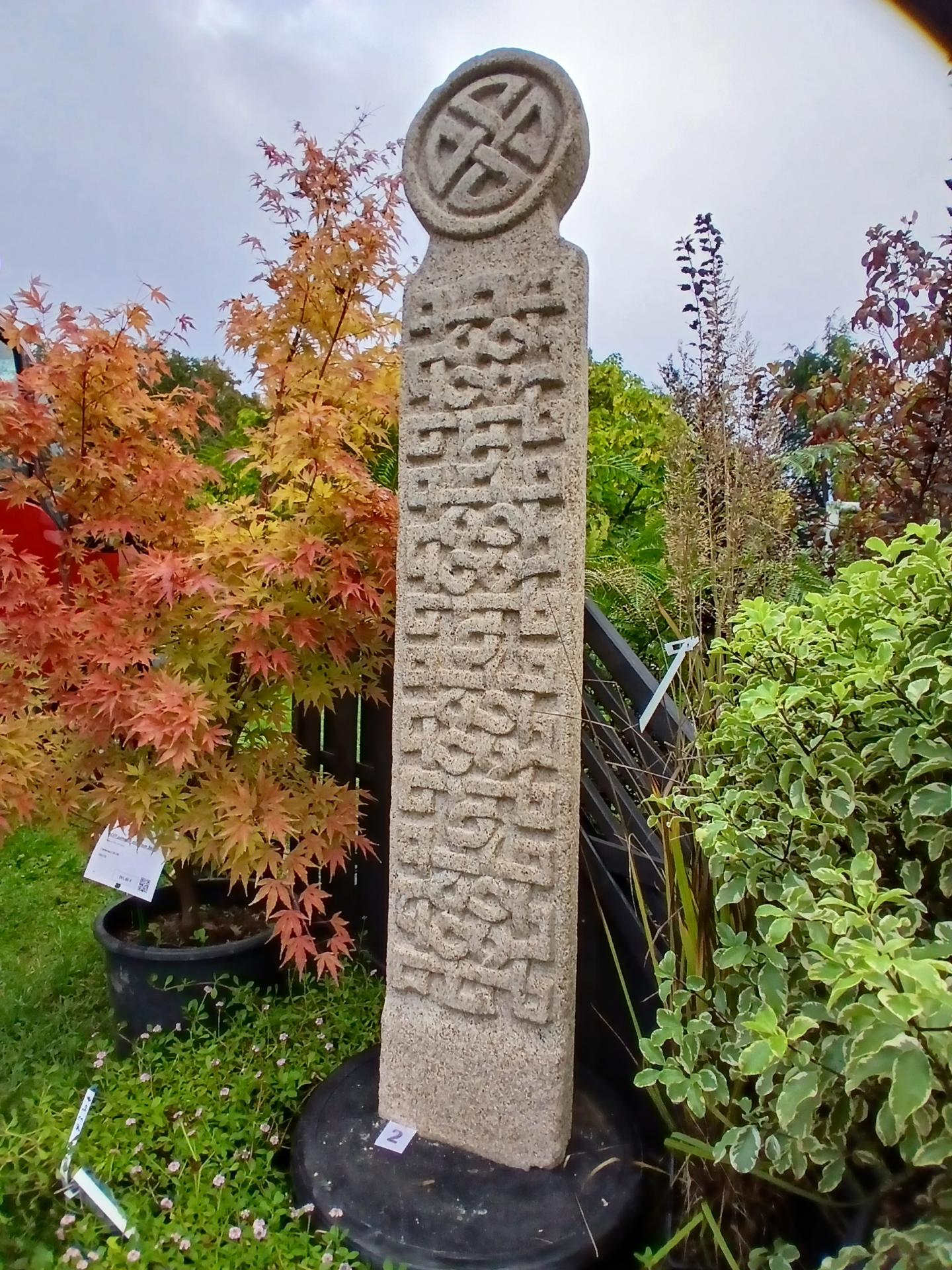 6) Luc Maillard sculpture pierre Croix Monastique St Laurent avec H. Barazer pierre en Bretagne